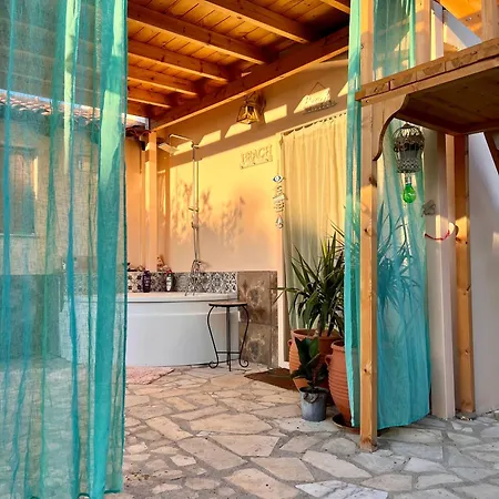 Holiday Oasis With Private Hammam-Style Bath Luxury Garden